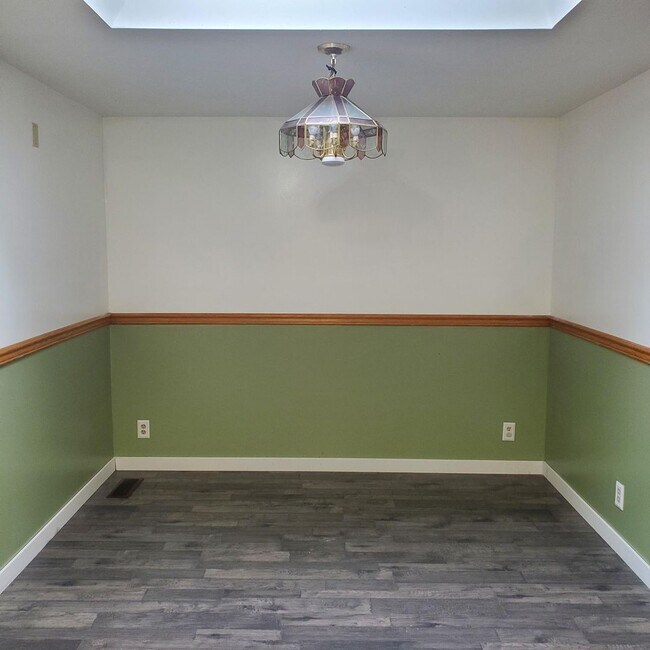 Building Photo - Don’t miss out! ½ off one month’s rent whe...