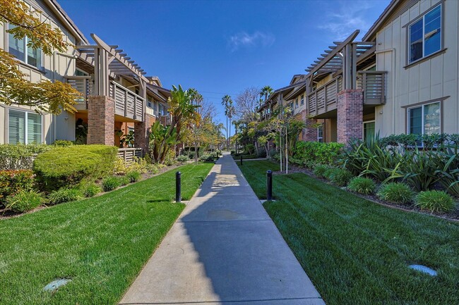 Building Photo - 2 Bed | 2 Bath | 1,293 Sq Ft