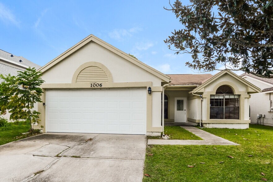 Primary Photo - 1006 Burnett St