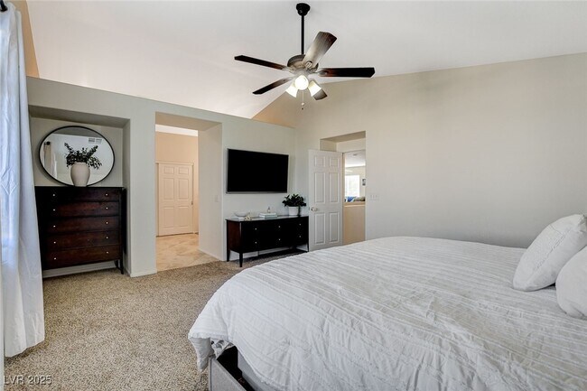 Building Photo - 10988 Salernes St