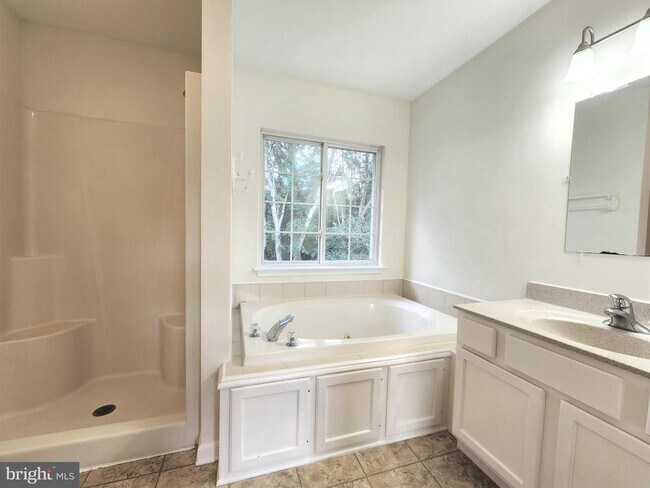 Building Photo - 62 Liberto Ln