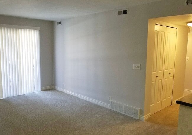 Building Photo - Beautiful 2 bedroom/2 bathroom condo with Mountain View’s