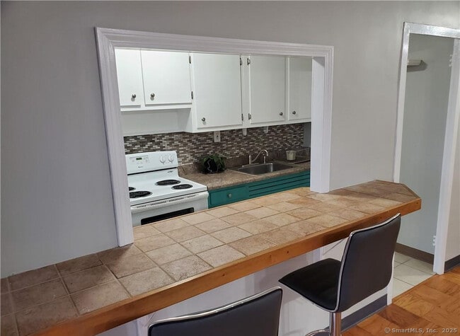 Building Photo - 80 Cartright St