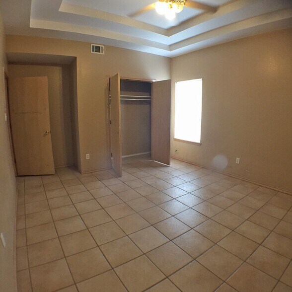 Building Photo - 3802 Clavel St