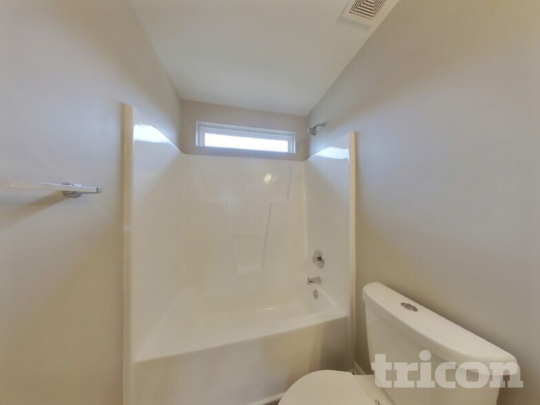 Building Photo - 5940 Briggs Dr
