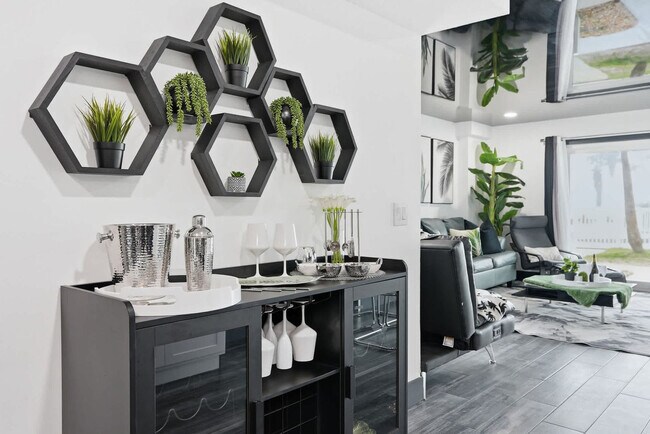 Building Photo - 8743 Thomas Dr