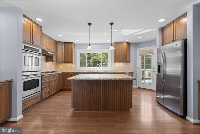 Building Photo - 4706 Bates Dr