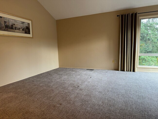 Building Photo - Cozy 5 bedr 3 bath rambler with daylight b...