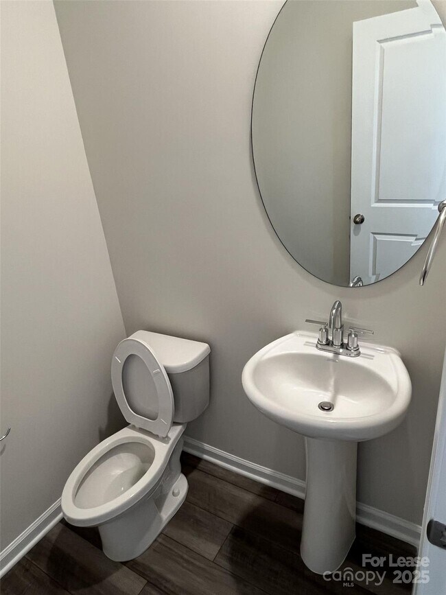 Building Photo - 3863 County Down Ave