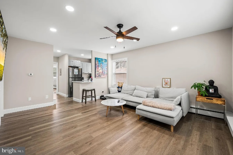 Building Photo - 21 W 7th St