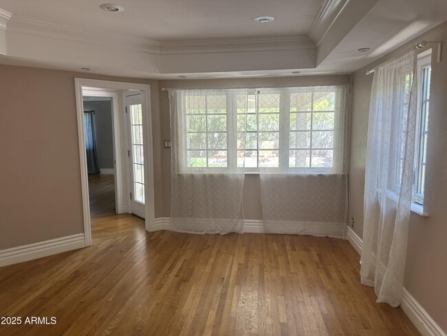 Building Photo - 1526 W Wilshire Dr