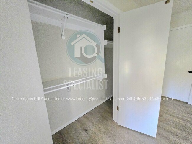 Building Photo - West Norman 2 Bed 1.5 Bath Fully Remodeled...