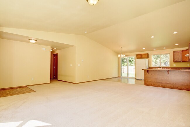 Building Photo - Spacious Coupeville Home! Dogs are Negotiable!