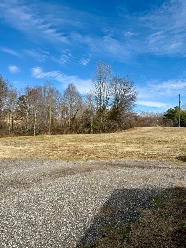 Building Photo - 150 Chips Ct