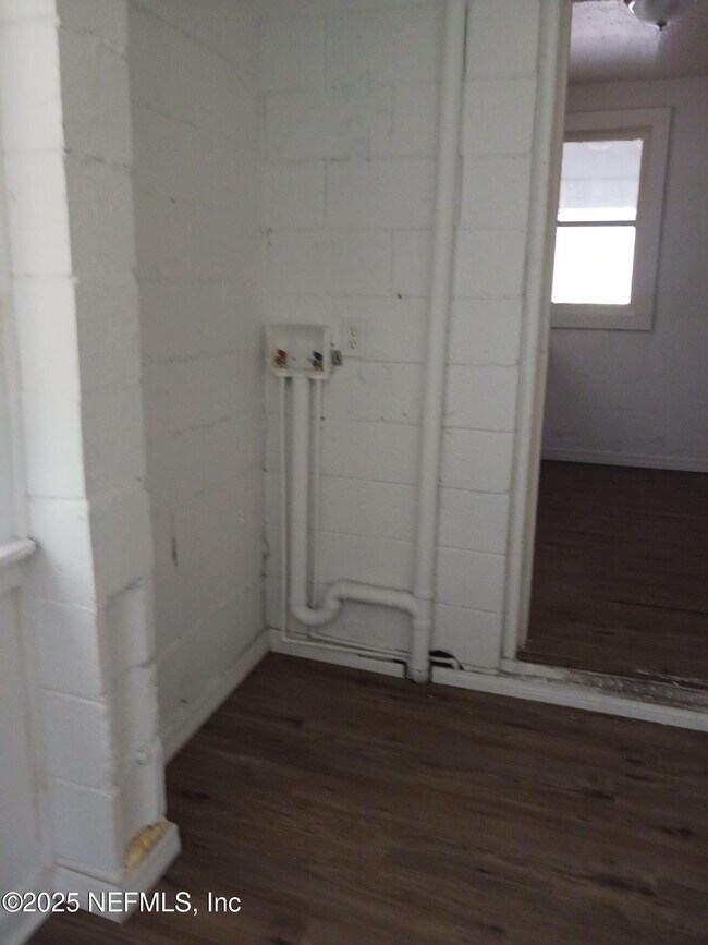 Building Photo - 1651 W 34th St
