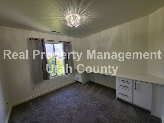 Building Photo - 518 S 2150 W