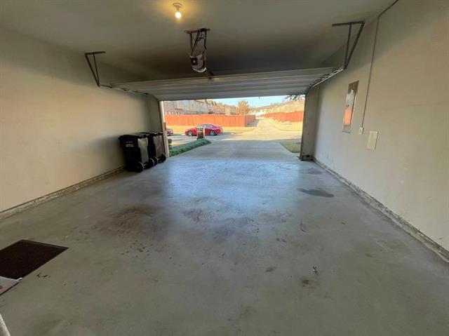 Building Photo - 324 Tallgrass Ln