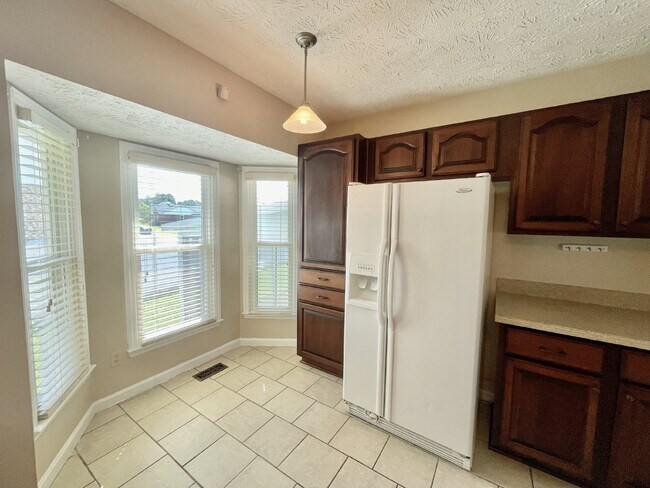 Building Photo - 4 bedroom, 3 bathroom Nest in Spring Lake