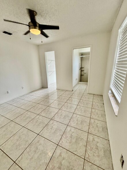 Building Photo - 5665 Nokomis Cir