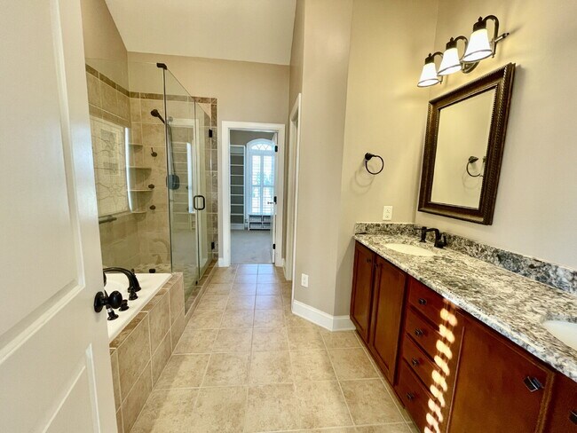 Building Photo - 4 Bed, 2 Bath Nest With Pool In Mariner's Pointe