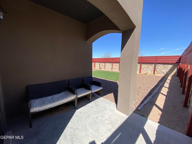 Building Photo - 7013 Long Meadow Dr