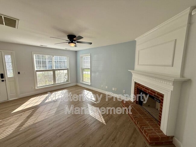 Building Photo - 209 Hollyhock Ln
