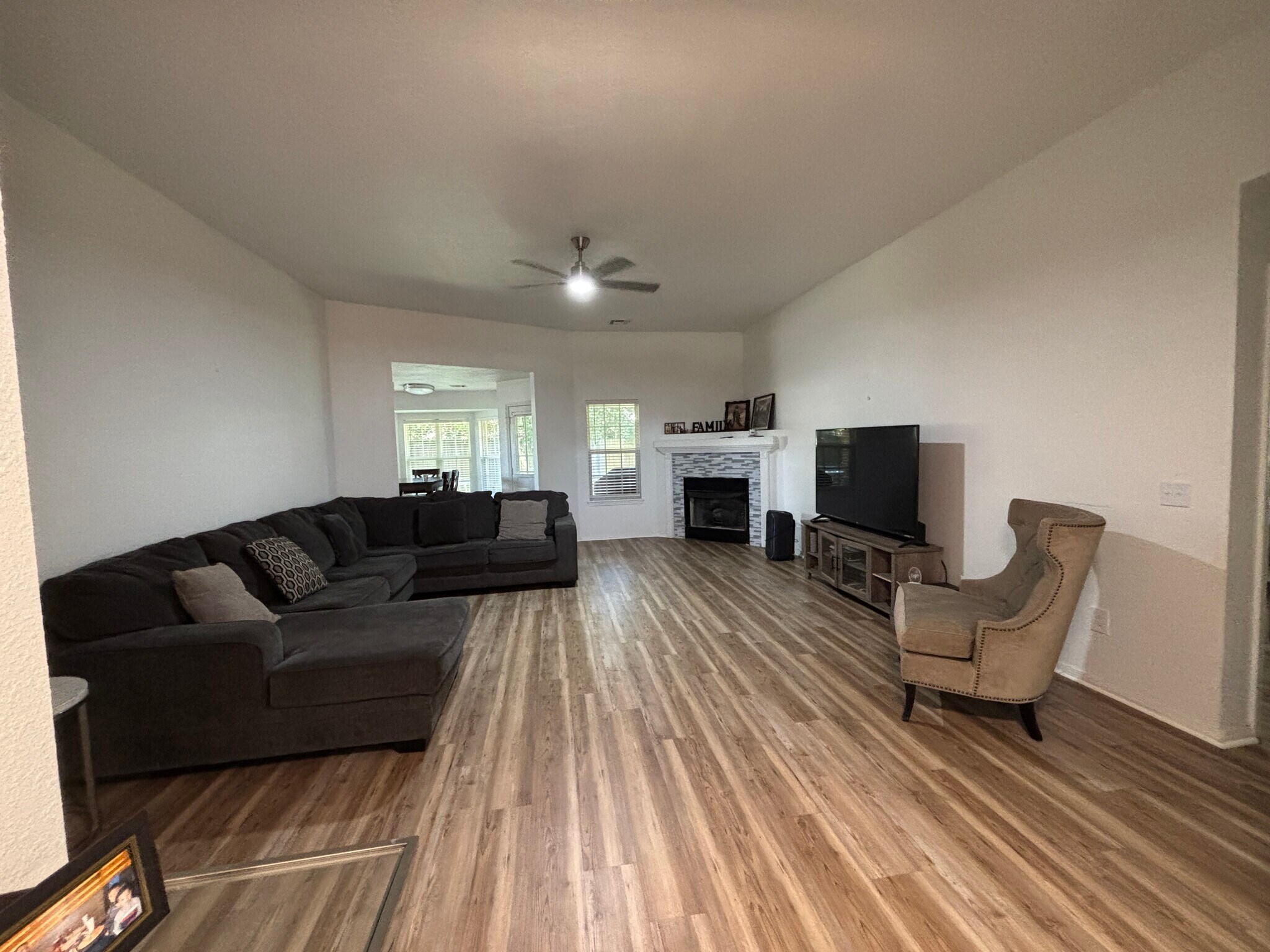 Building Photo - 431 Spicewood Trl