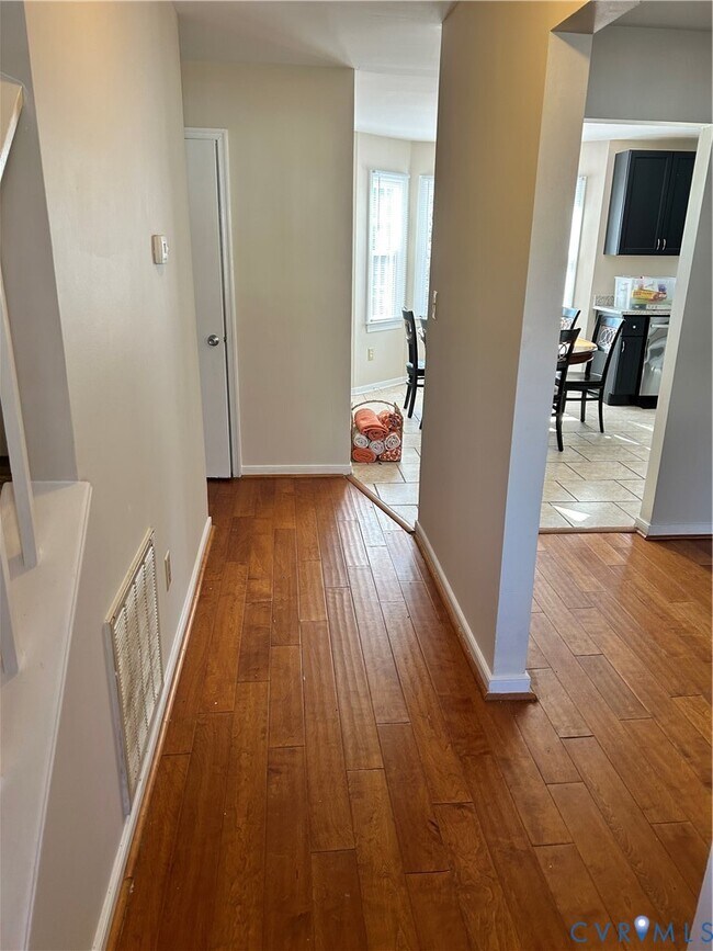 Building Photo - 6904 Deer Thicket Dr