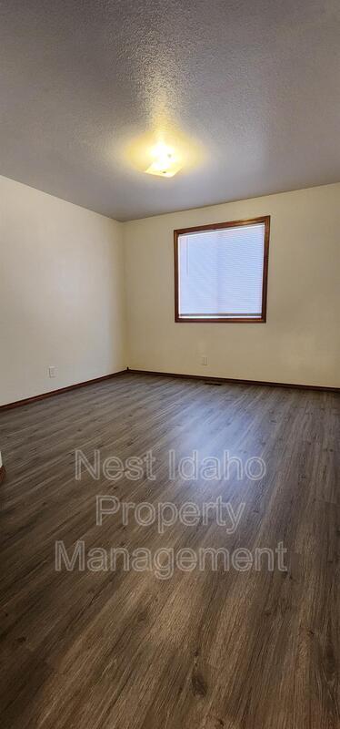 Building Photo - 5048 S Cole Rd