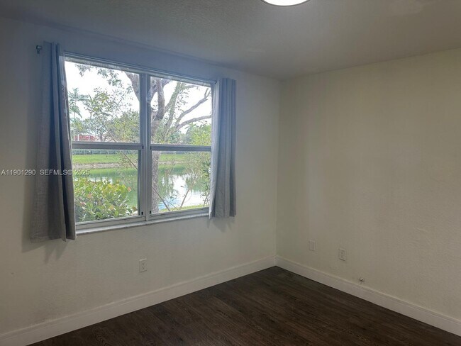 Building Photo - 3390 NE 13th Cir Dr