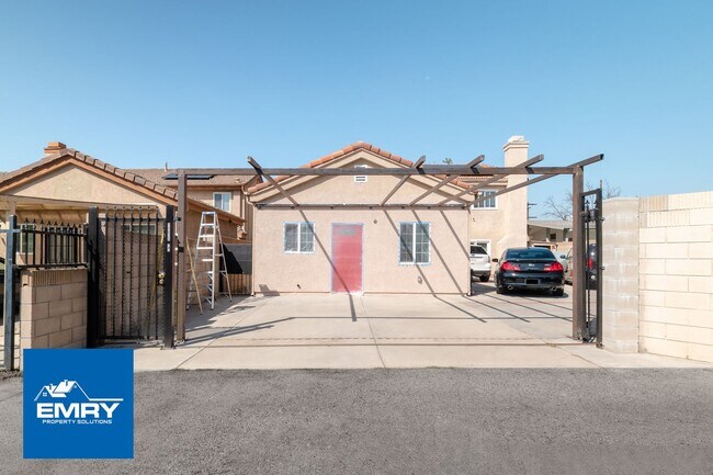 Building Photo - 10624 Swinton Ave