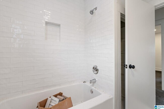 Building Photo - 1101 7th Ave W