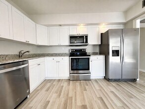 Building Photo - 20200 W Country Club Dr