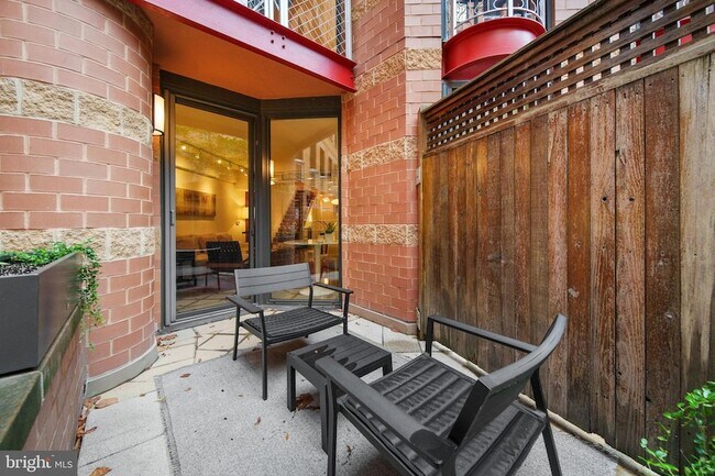 Building Photo - 616 E Street NW Unit 256