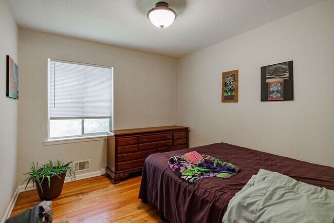 Building Photo - 265 Brentwood Dr