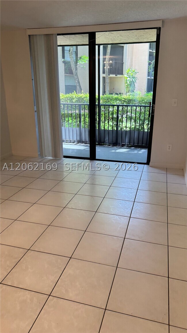 Building Photo - 14221 N Kendall Dr