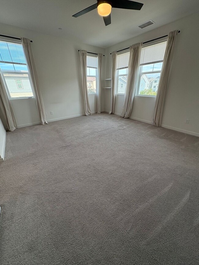 Building Photo - Beautiful Home Bedford Community!