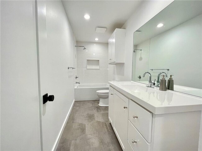 Building Photo - Charming 3-Bed Oasis in Central OKC