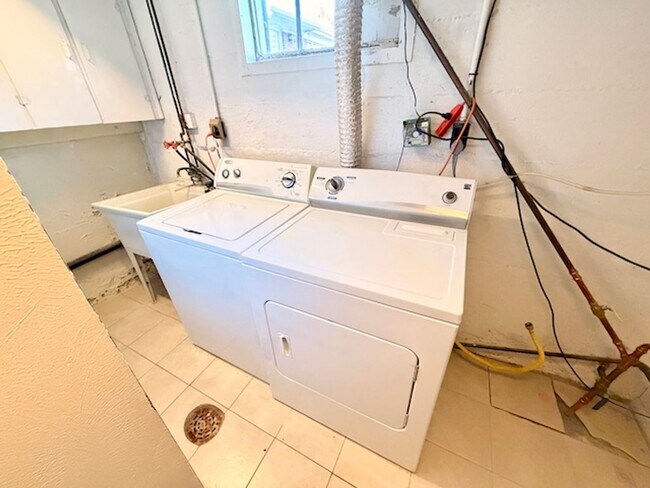 Building Photo - Ideal For Student Housing