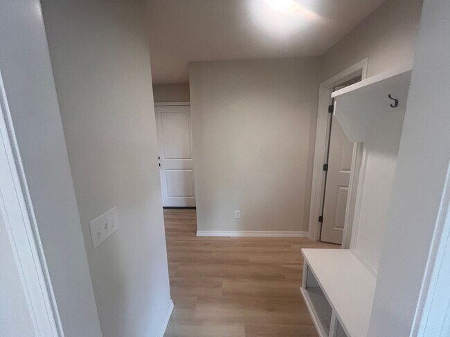 Building Photo - Beautiful, brand-new, 3-bedroom, 2-bath home in Nixa with a 3-car garage.