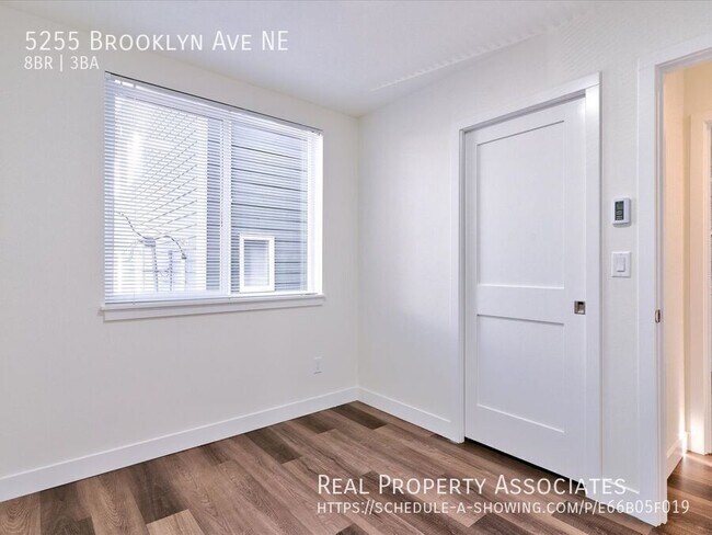 Building Photo - 5255 Brooklyn Ave NE