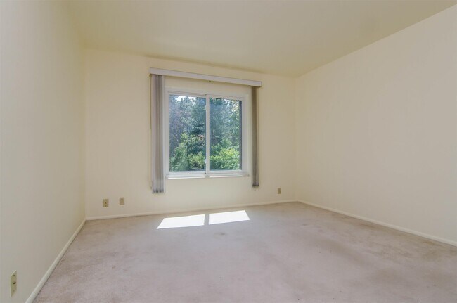 Building Photo - 617 Taylor Ln