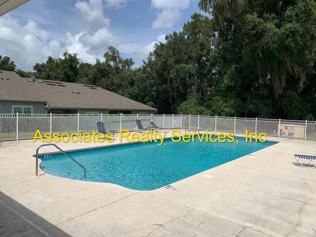 Building Photo - Sublease!   Lovely End Unit in Villas of West End LOOK!