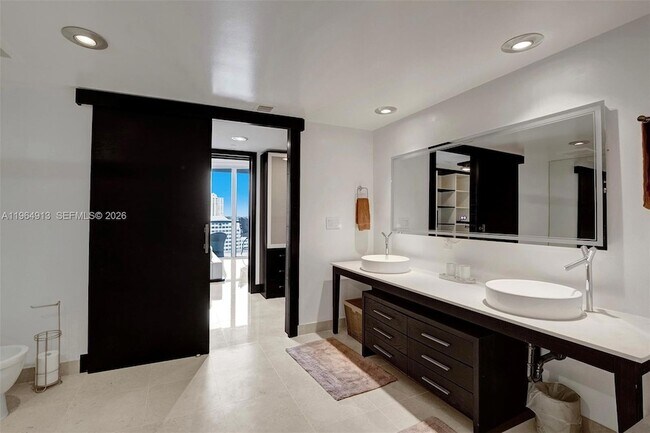 Building Photo - 465 Brickell Ave