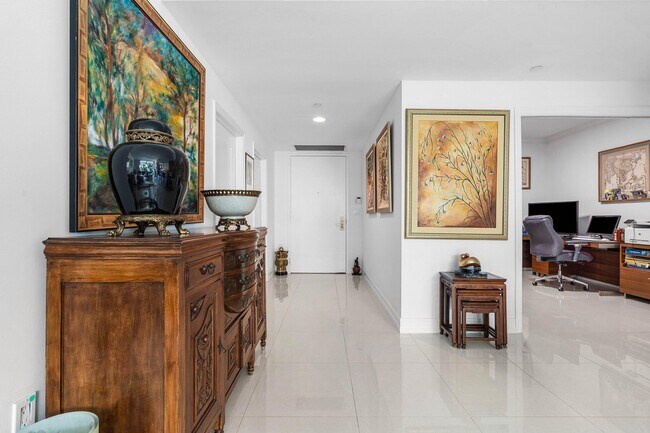 Building Photo - 500 SE Mizner Blvd