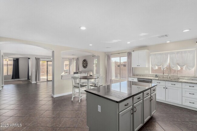 Building Photo - 16035 N 159th Dr