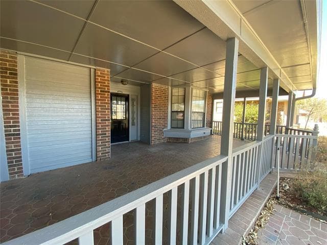 Building Photo - 2313 Roanoke Cir