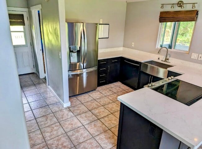 Building Photo - 15-1456-1456 10th Ave