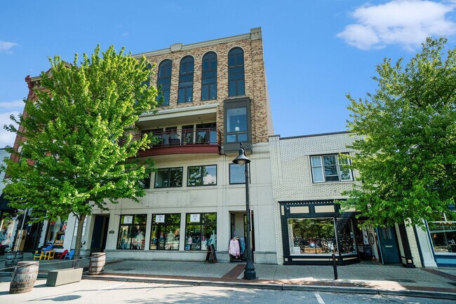 Building Photo - 12 Washington Ave