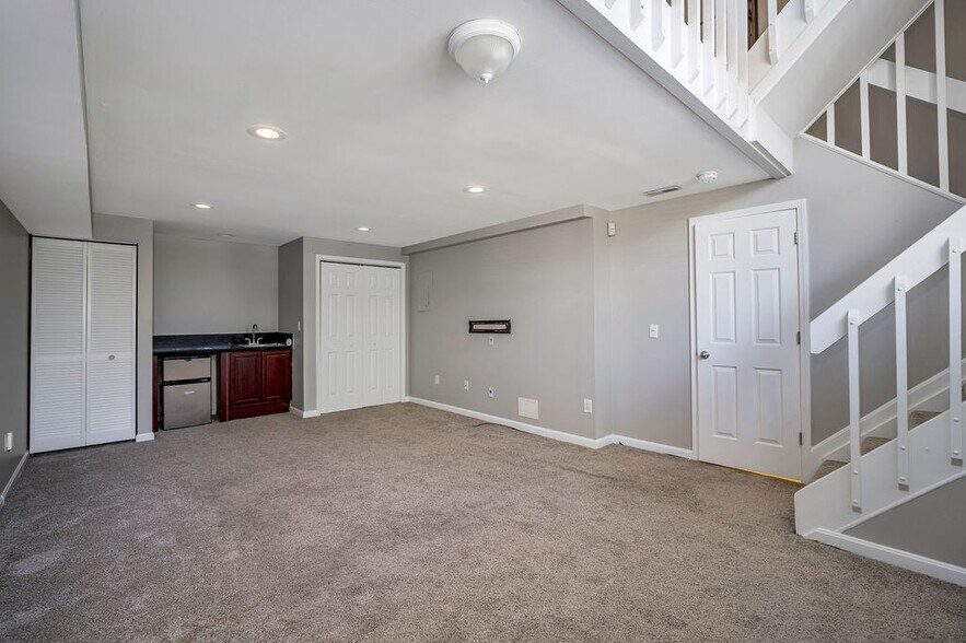 Building Photo - 2132 Gilbert Ave